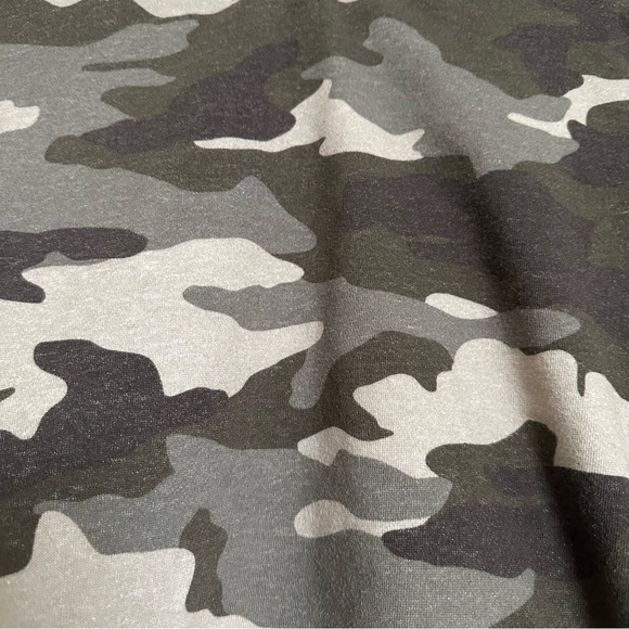 Garage Women’s Camouflage Crop Sweatshirt Top Camp Green Sz Small - Picture 6 of 6